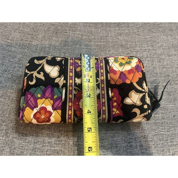 Vera Bradley Zip Around Wallet In Suzani Quilted Compartments - Picture 9 of 9